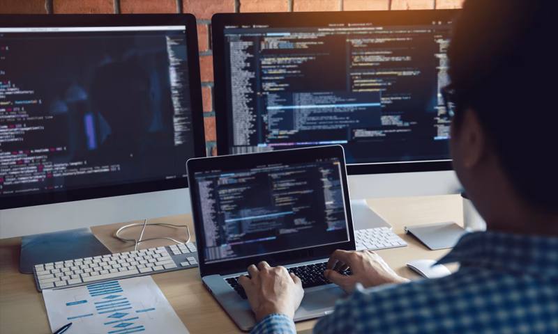 数据科学选型:R与Python如何赋能山南网站建设?